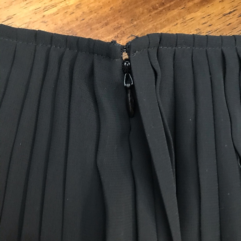 Moda Black Pleated Beaded Skirt. Sz. 6. NWOT - Picture 4 of 6